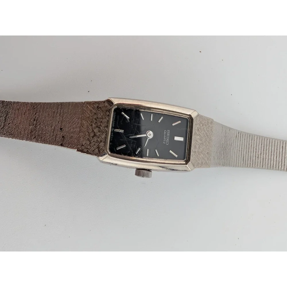 Vintage‎ Seiko Watch Women 13mm Case Silver 6.75